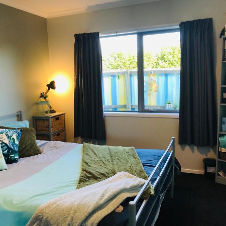 A Little Bit Beachy Modern Guest Room And Private Toilet Christchurch Buitenkant foto
