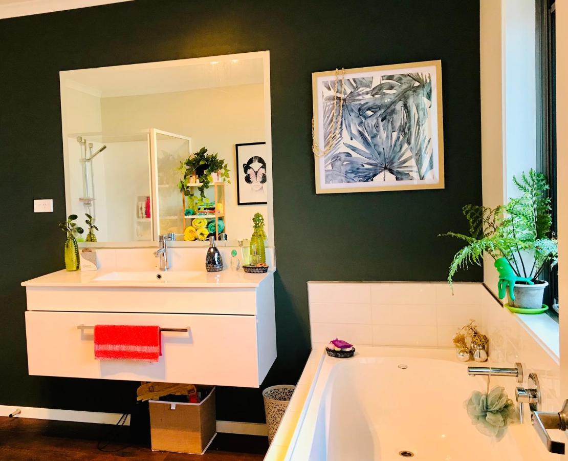 A Little Bit Beachy Modern Guest Room And Private Toilet Christchurch Buitenkant foto