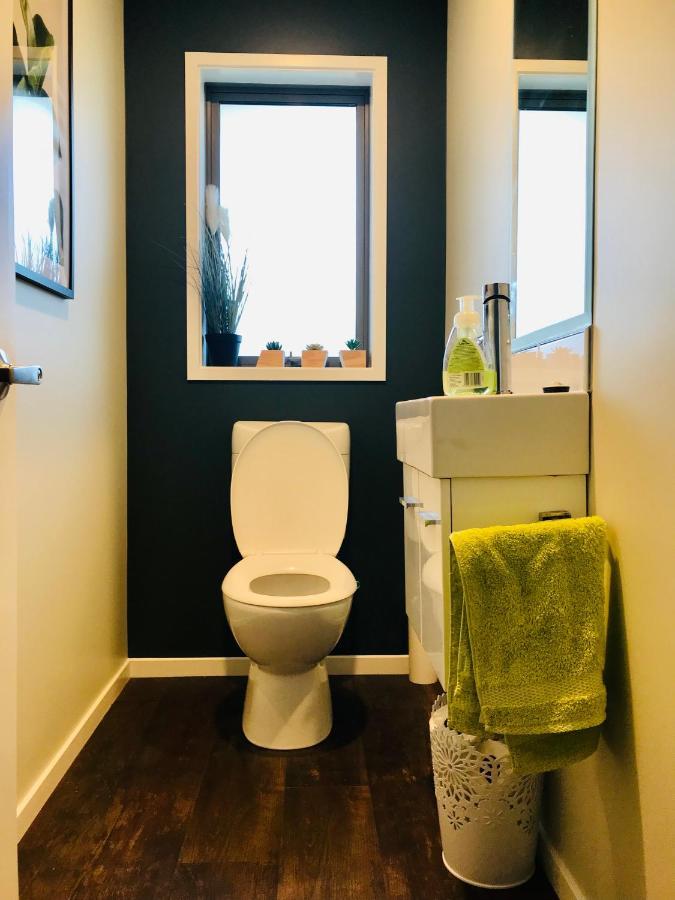 A Little Bit Beachy Modern Guest Room And Private Toilet Christchurch Buitenkant foto